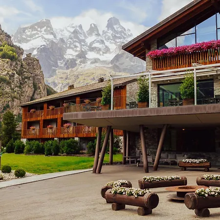 Grand Mont Blanc, By R Collection クールマイユール