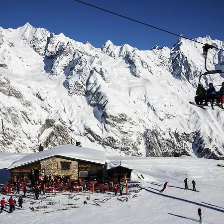 Grand Mont Blanc, By R Collection クールマイユール