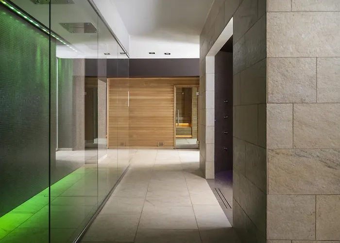 Grand Mont Blanc, By R Collection 5* Курмайор