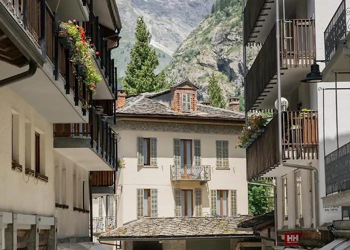 Grand Mont Blanc, By R Collection Отель Курмайор