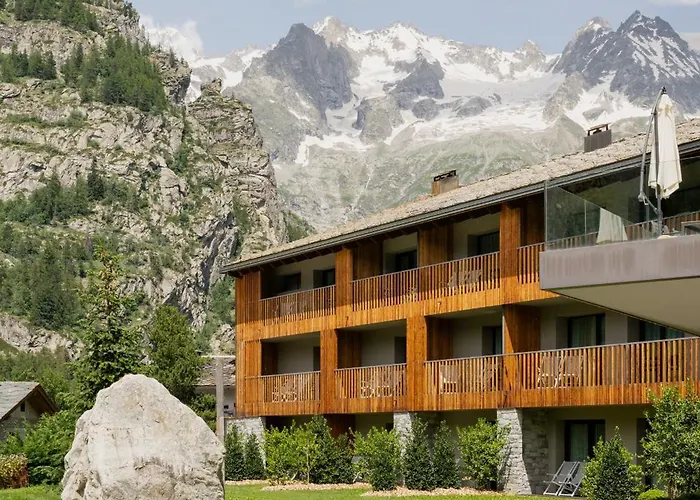 Grand Mont Blanc, By R Collection Курмайор