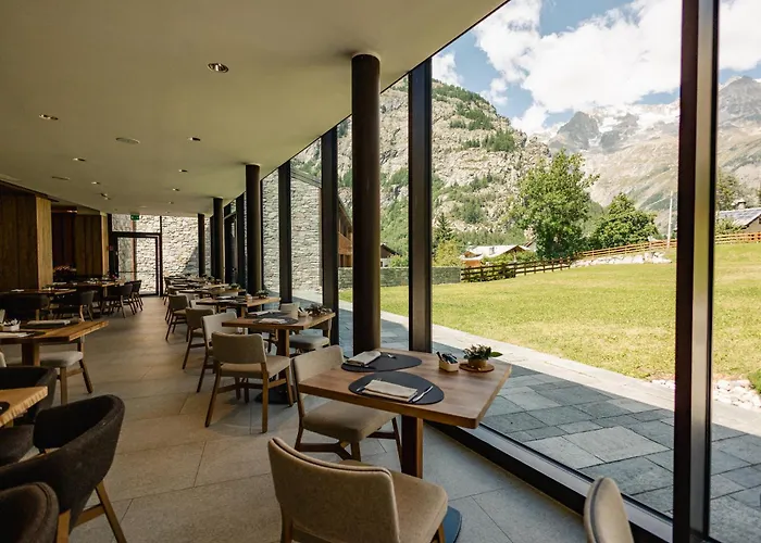 Grand Mont Blanc, By R Collection 5*